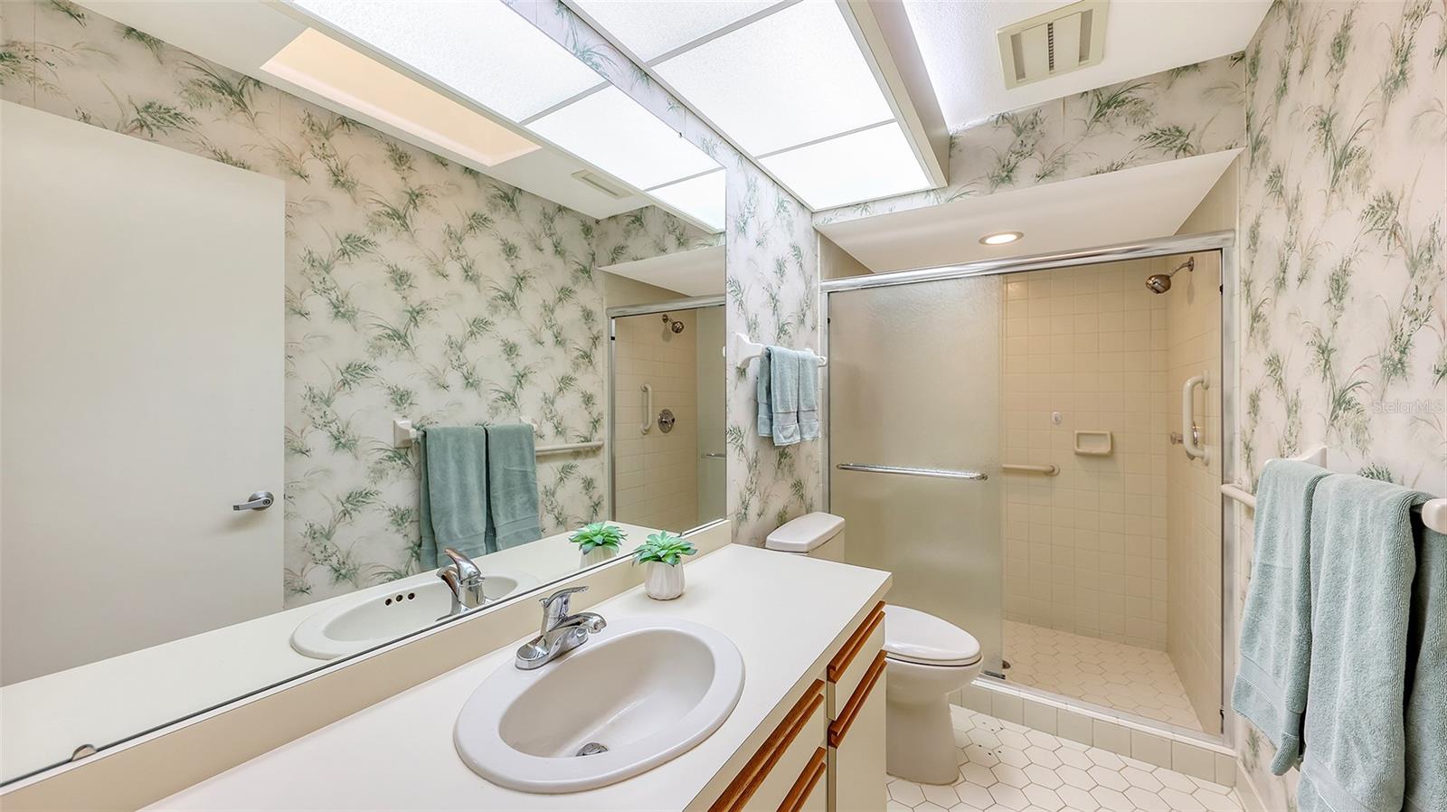 LAKESHORE VILLAGE - Residential