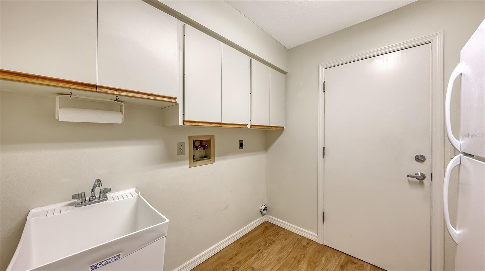 LAKESHORE VILLAGE - Residential