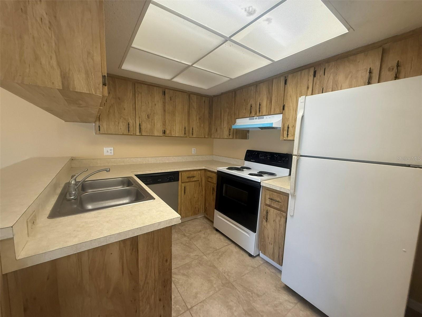 BLOOMINGDALE VILLAS UNIT 1 - Residential Lease