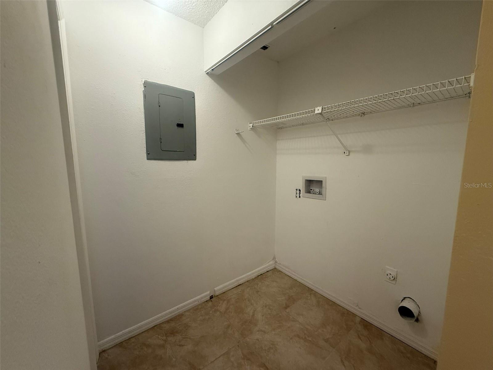 BLOOMINGDALE VILLAS UNIT 1 - Residential Lease
