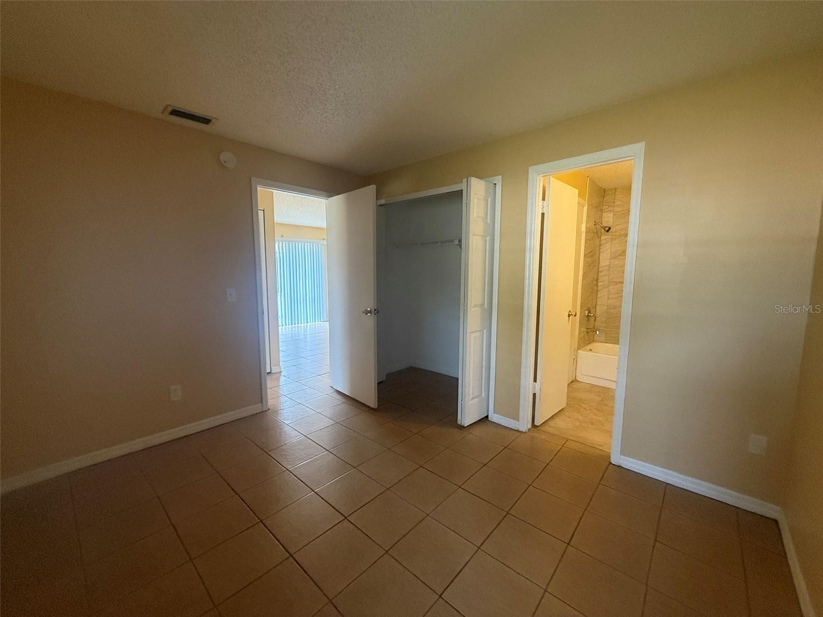 BLOOMINGDALE VILLAS UNIT 1 - Residential Lease