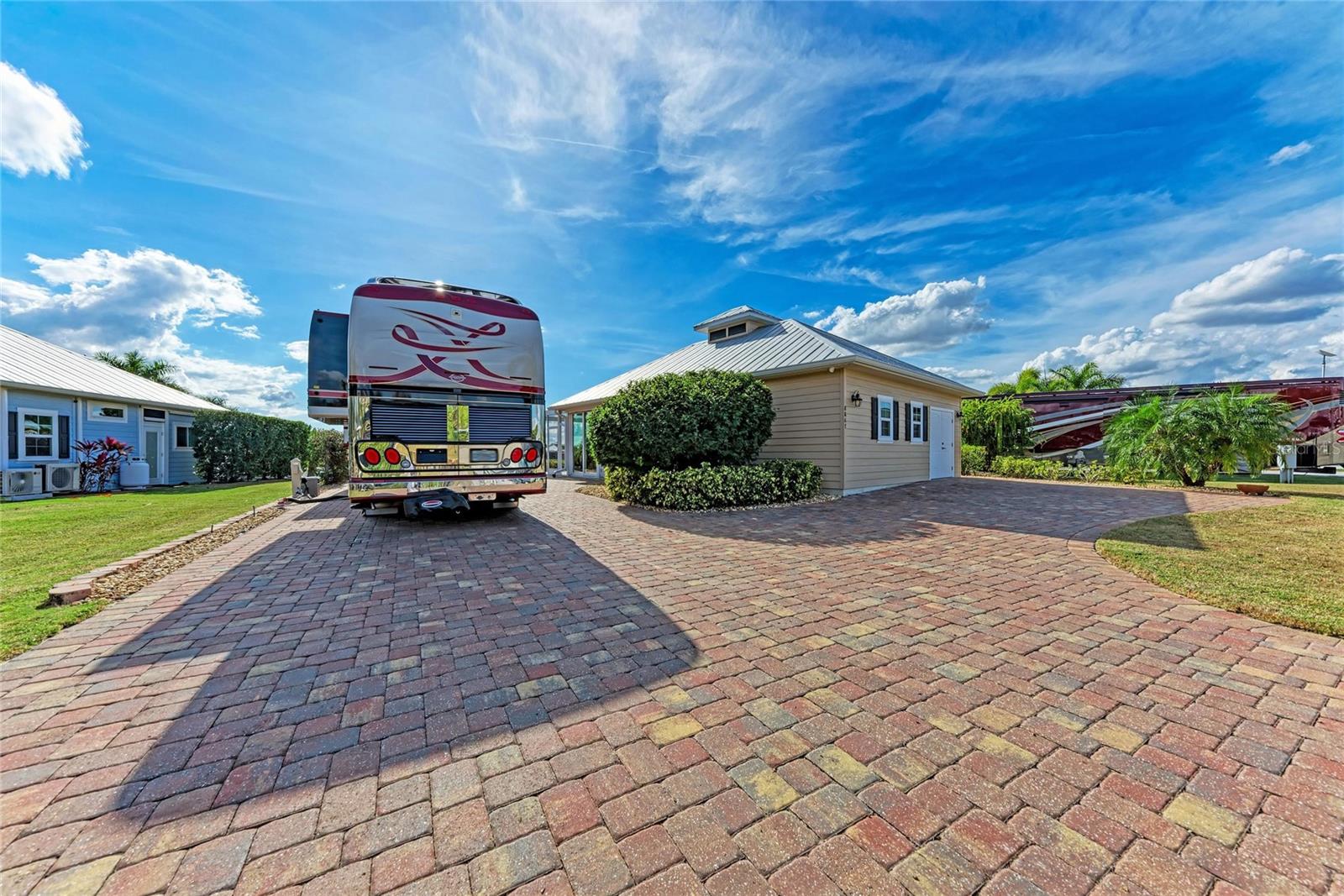THORNTON CRK MOTORCOACH RESIDENCE - Residential