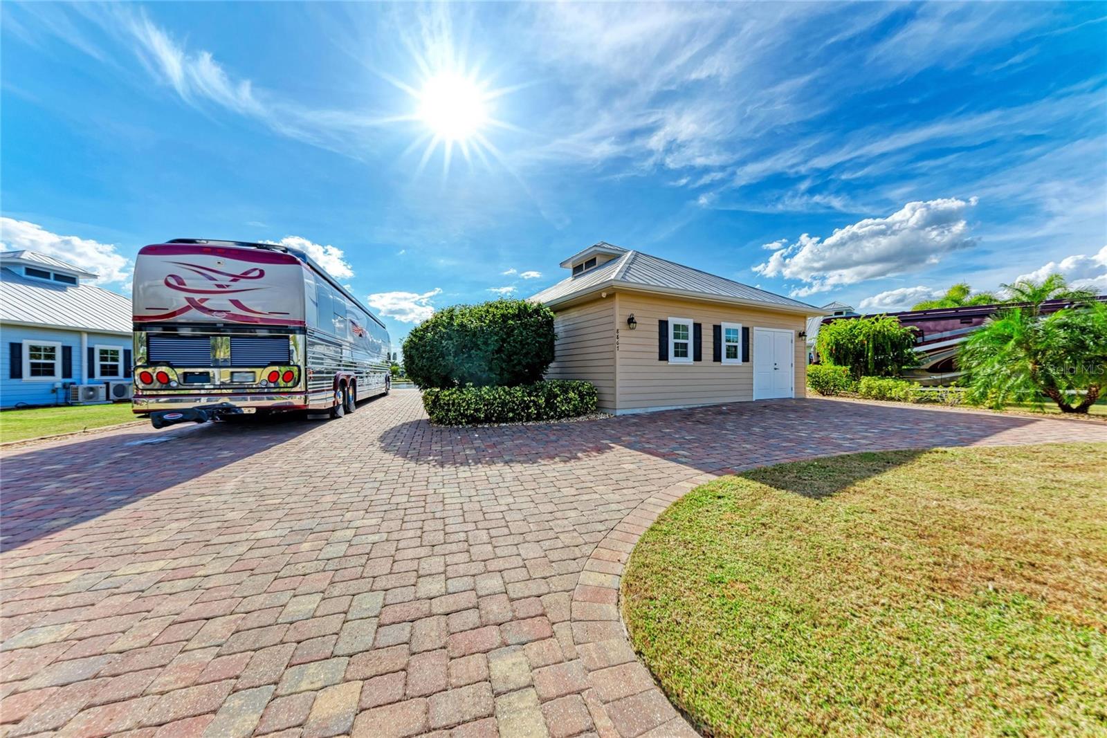 THORNTON CRK MOTORCOACH RESIDENCE - Residential