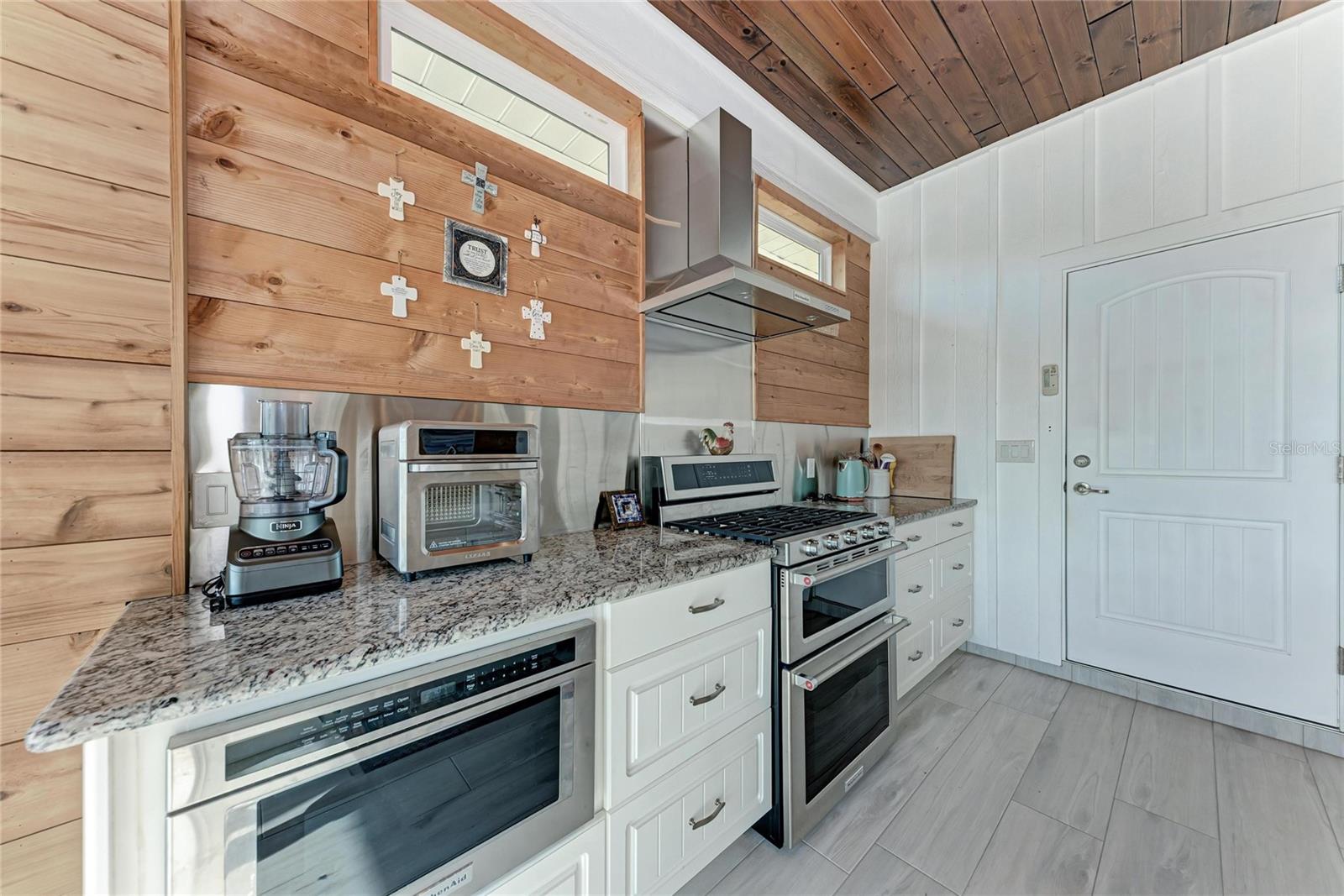 THORNTON CRK MOTORCOACH RESIDENCE - Residential