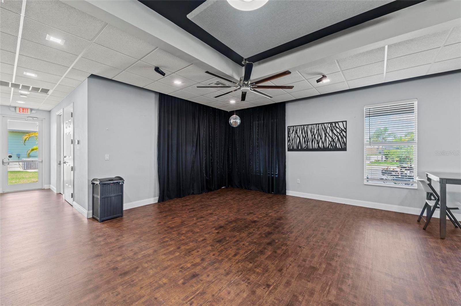 THORNTON CRK MOTORCOACH RESIDENCE - Residential