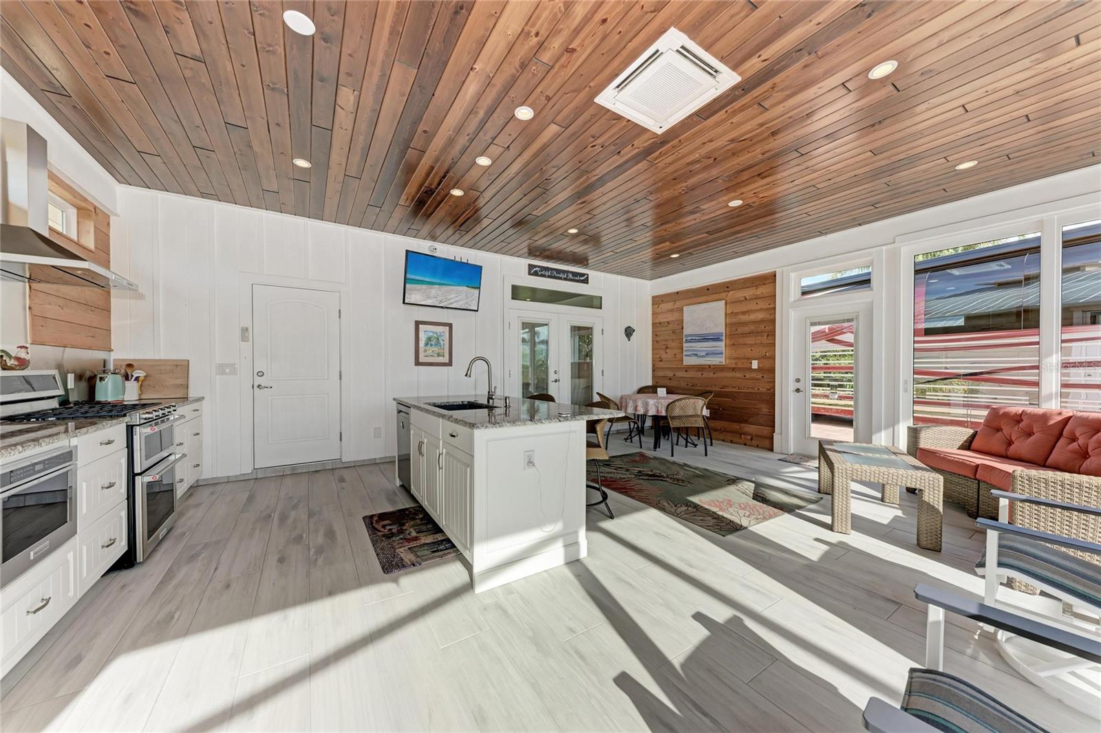 THORNTON CRK MOTORCOACH RESIDENCE - Residential