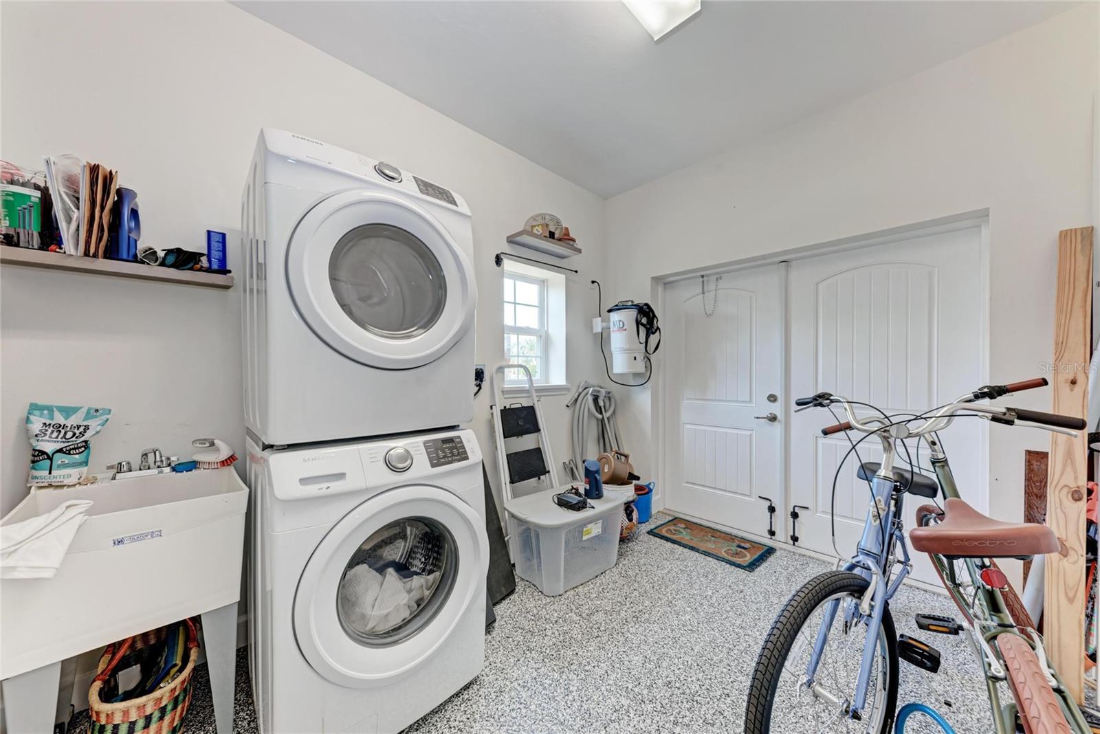 THORNTON CRK MOTORCOACH RESIDENCE - Residential