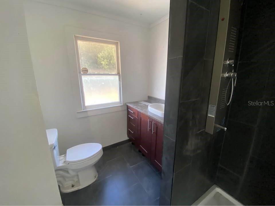 ACREAGE & UNREC - Commercial Lease