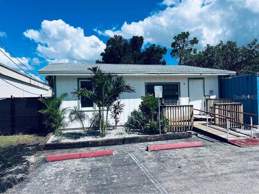 Professional Office ready and available, with ADA compliance.

Free standing C-G Commercial Building (1000 square ft.) with paved parking in front and side along with fenced rear yard. Great location just off of Highway 41 & Pondella Rd. Great use potential for the small business owner or satellite office for larger businesses. Zoned for small car dealership and parking. Immediate occupancy available.