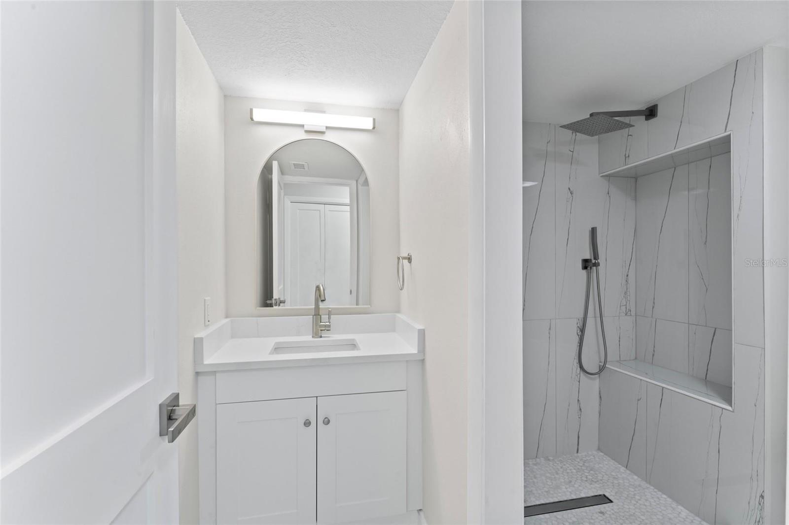 PINE HOLLOW - Residential Lease