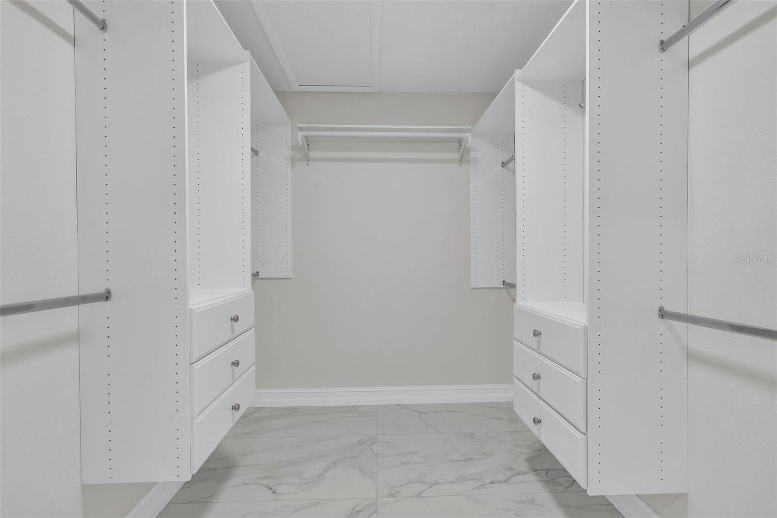 PINE HOLLOW - Residential Lease