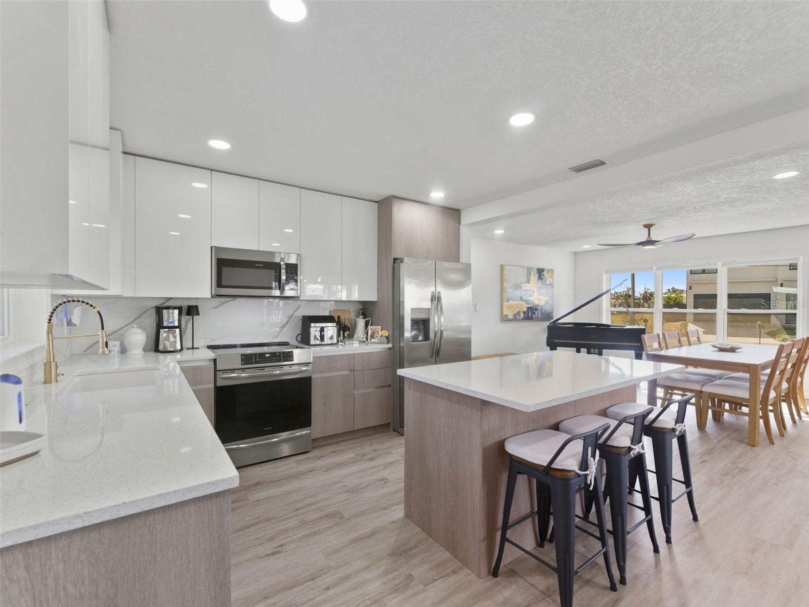 BAYWOOD SHORES - Residential