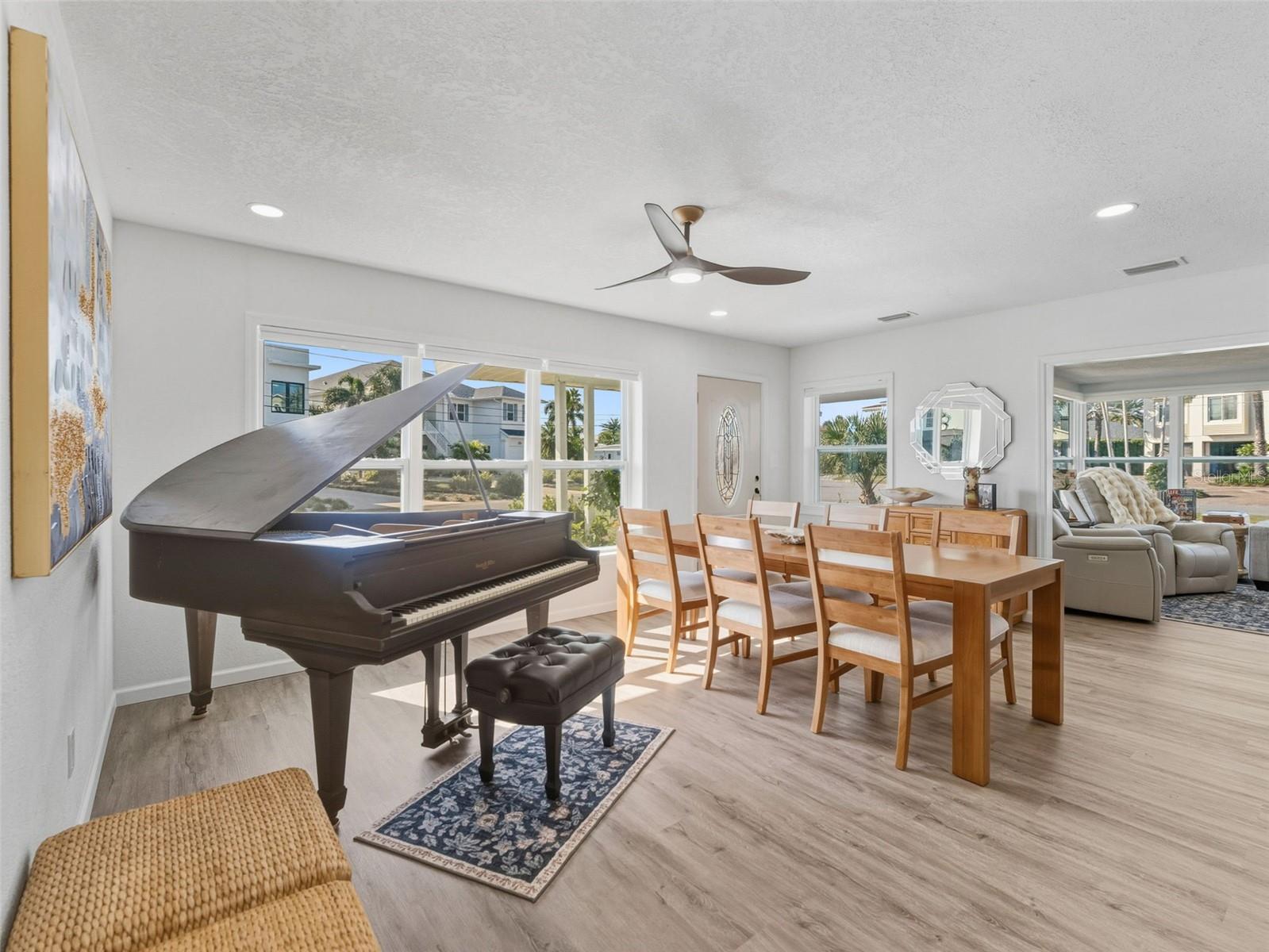 BAYWOOD SHORES - Residential