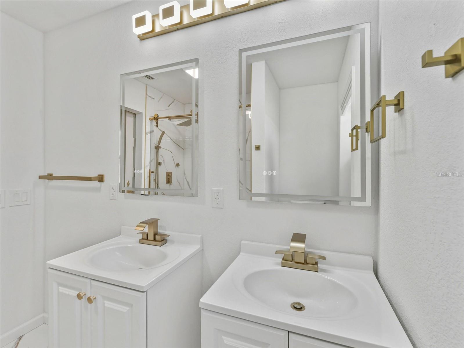 BAYWOOD SHORES - Residential