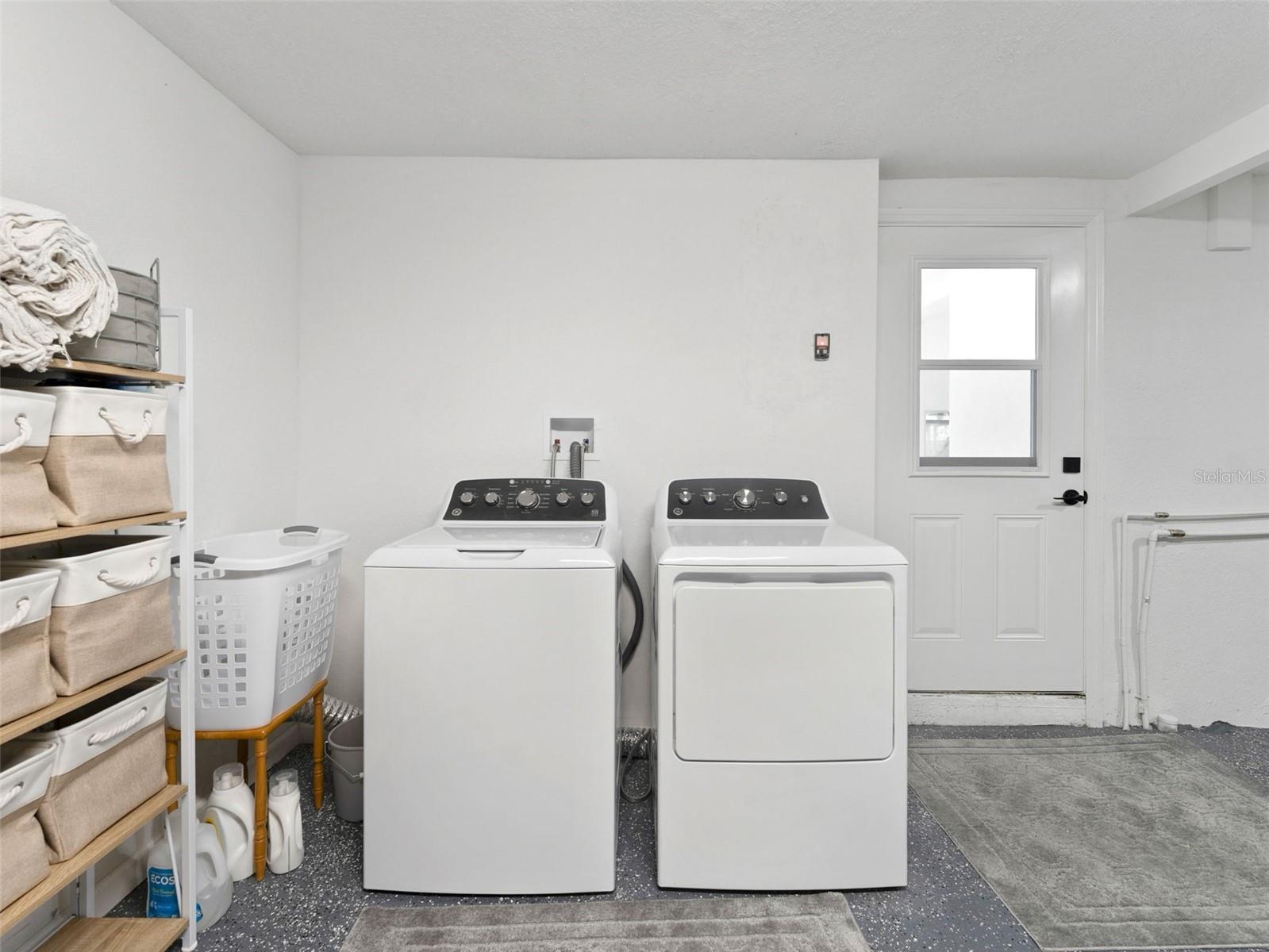 BAYWOOD SHORES - Residential