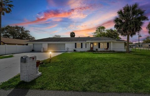 Photo of 1 Cherry Lane, Ocala, FL 34472 (MLS # OM719927)