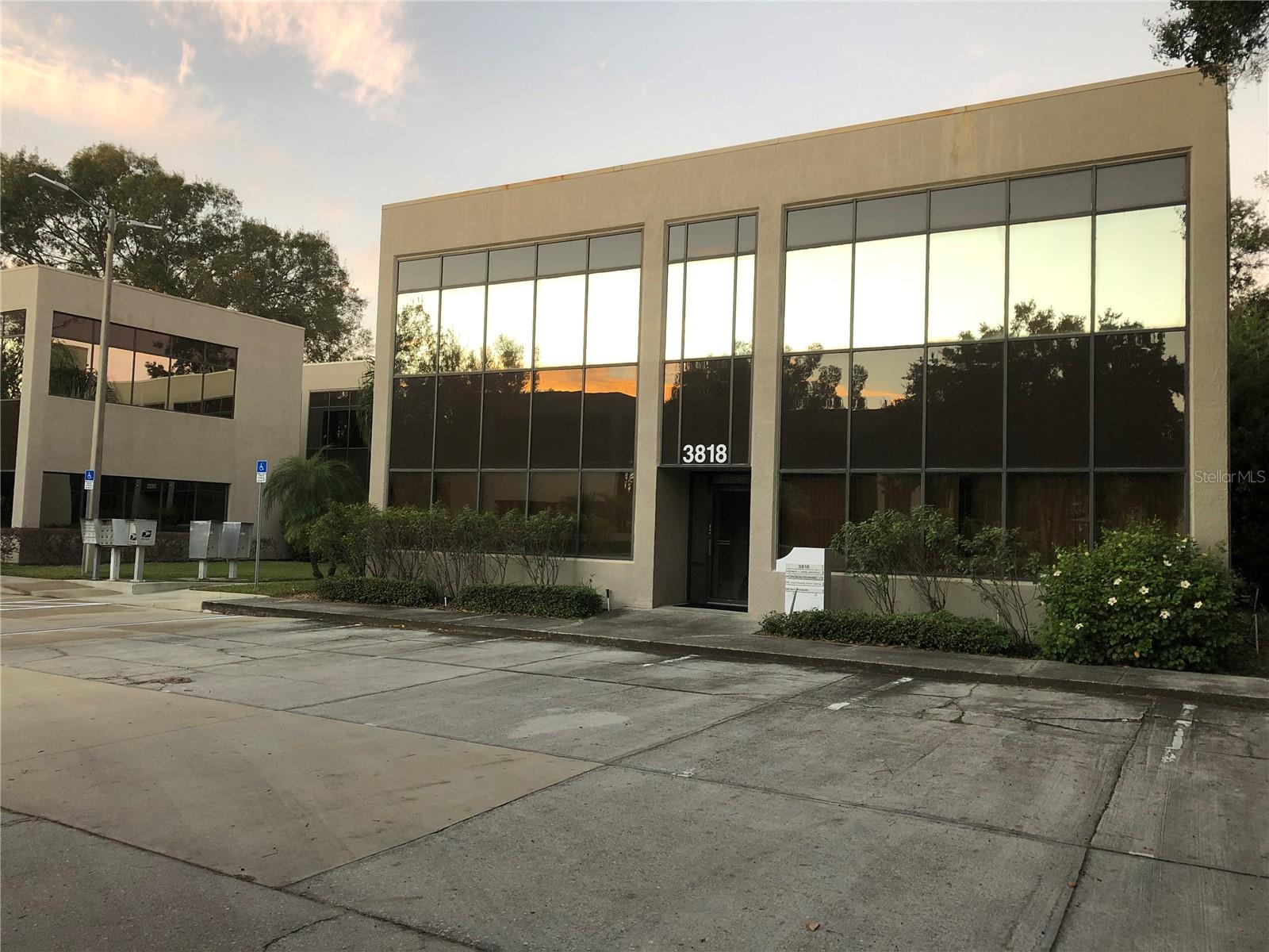 ONE CARROLLWOOD PLACE A CONDOM - Commercial Lease