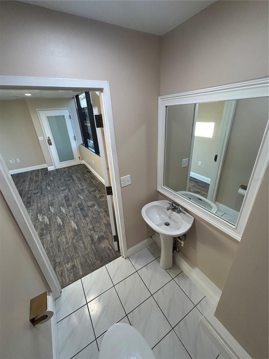 ONE CARROLLWOOD PLACE A CONDOM - Commercial Lease