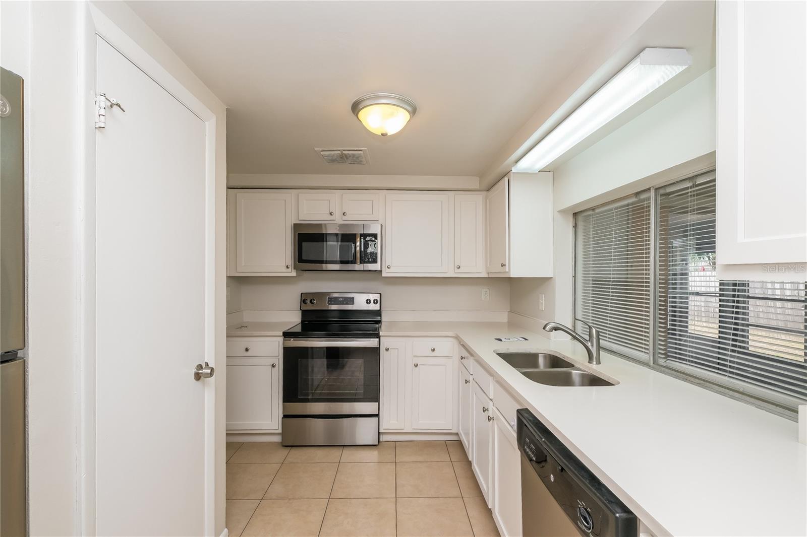 BEACON SQUARE - Residential Lease