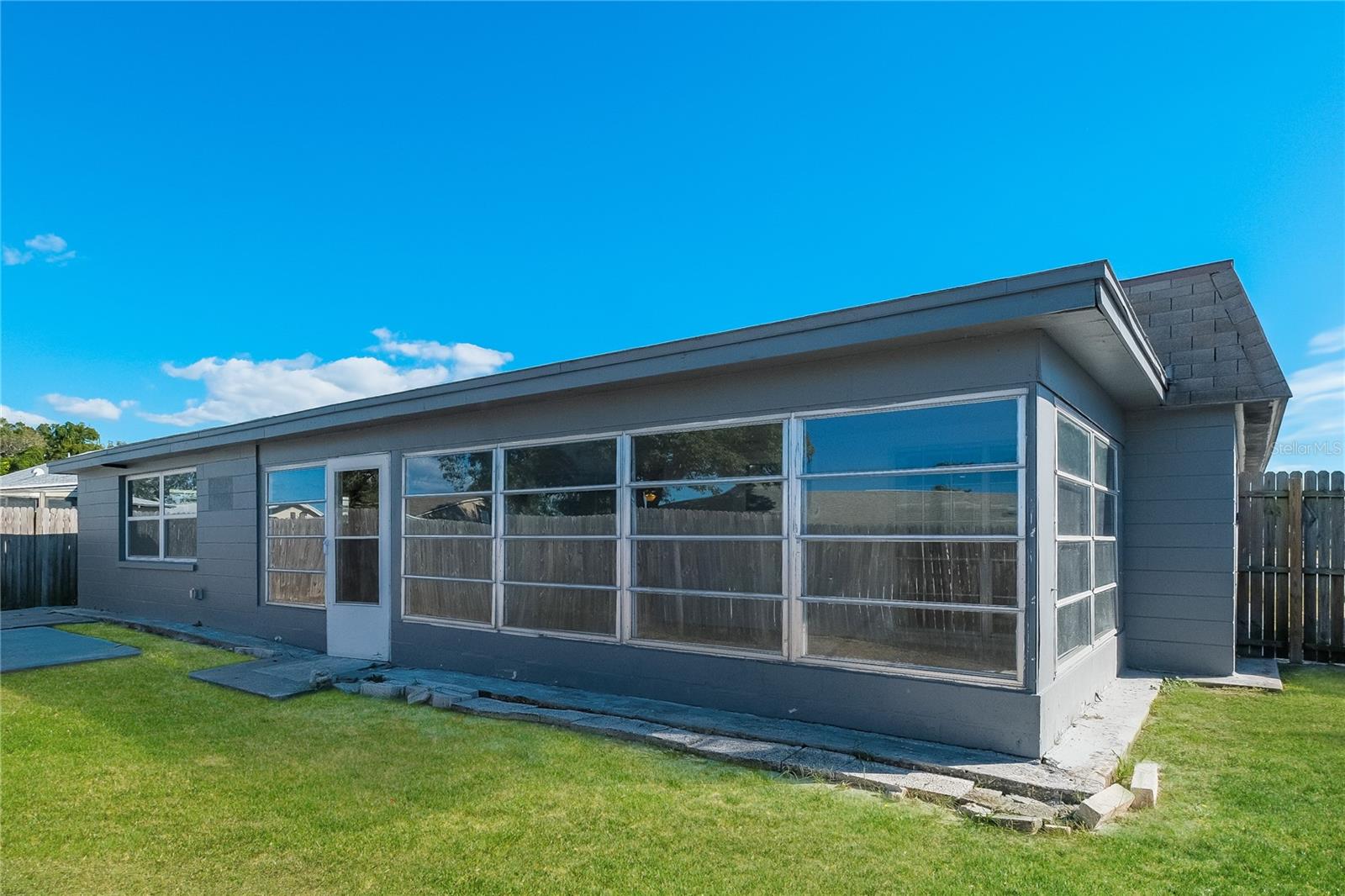 BEACON SQUARE - Residential Lease