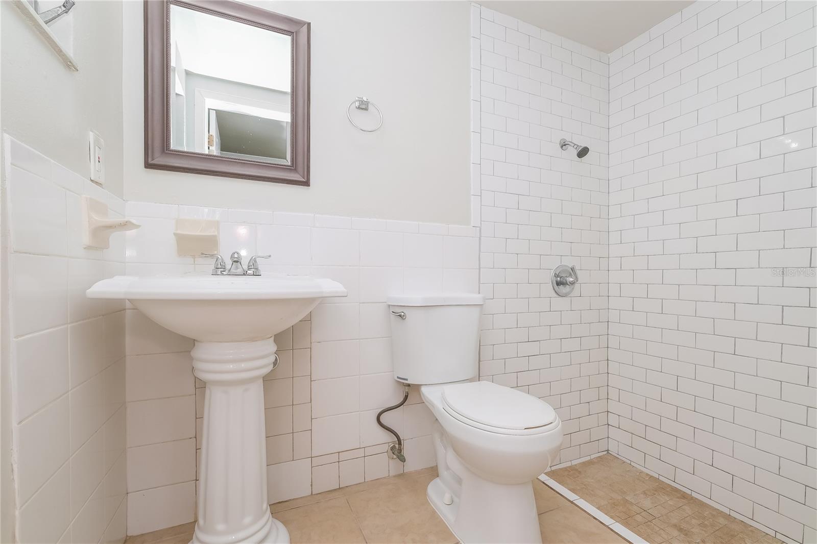 BEACON SQUARE - Residential Lease