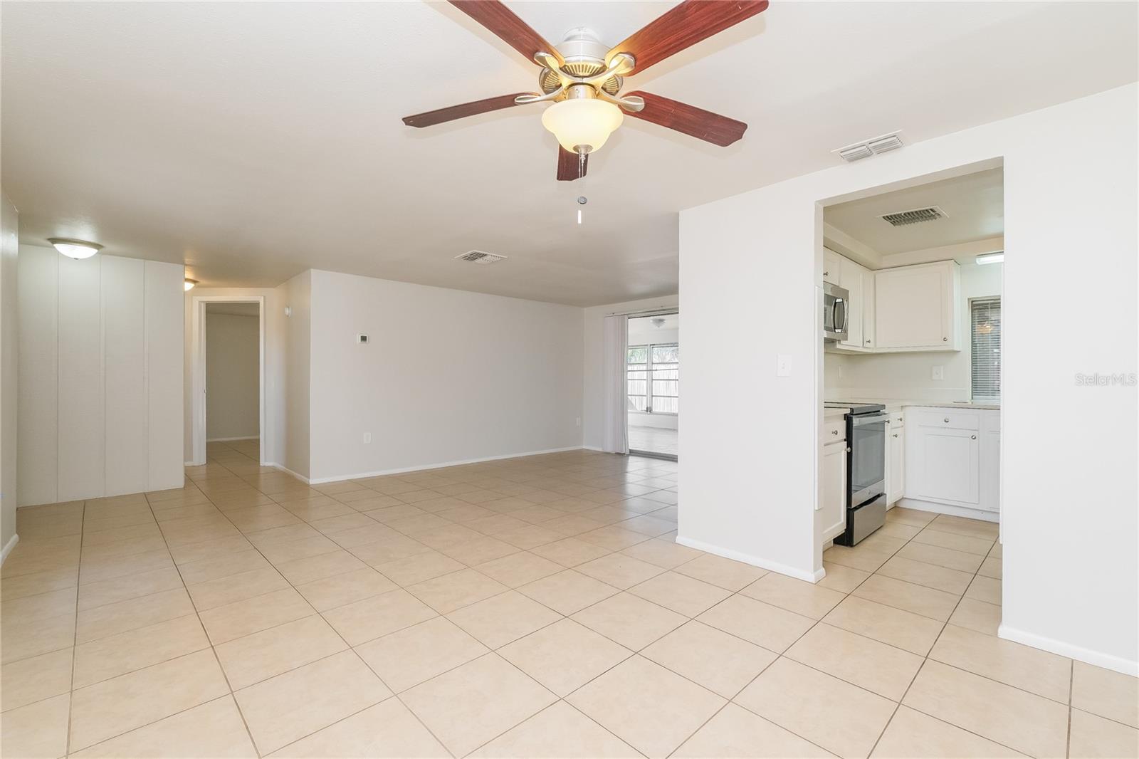 BEACON SQUARE - Residential Lease