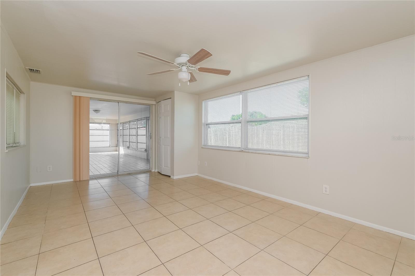 BEACON SQUARE - Residential Lease