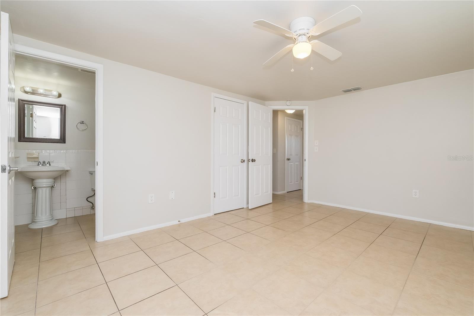 BEACON SQUARE - Residential Lease