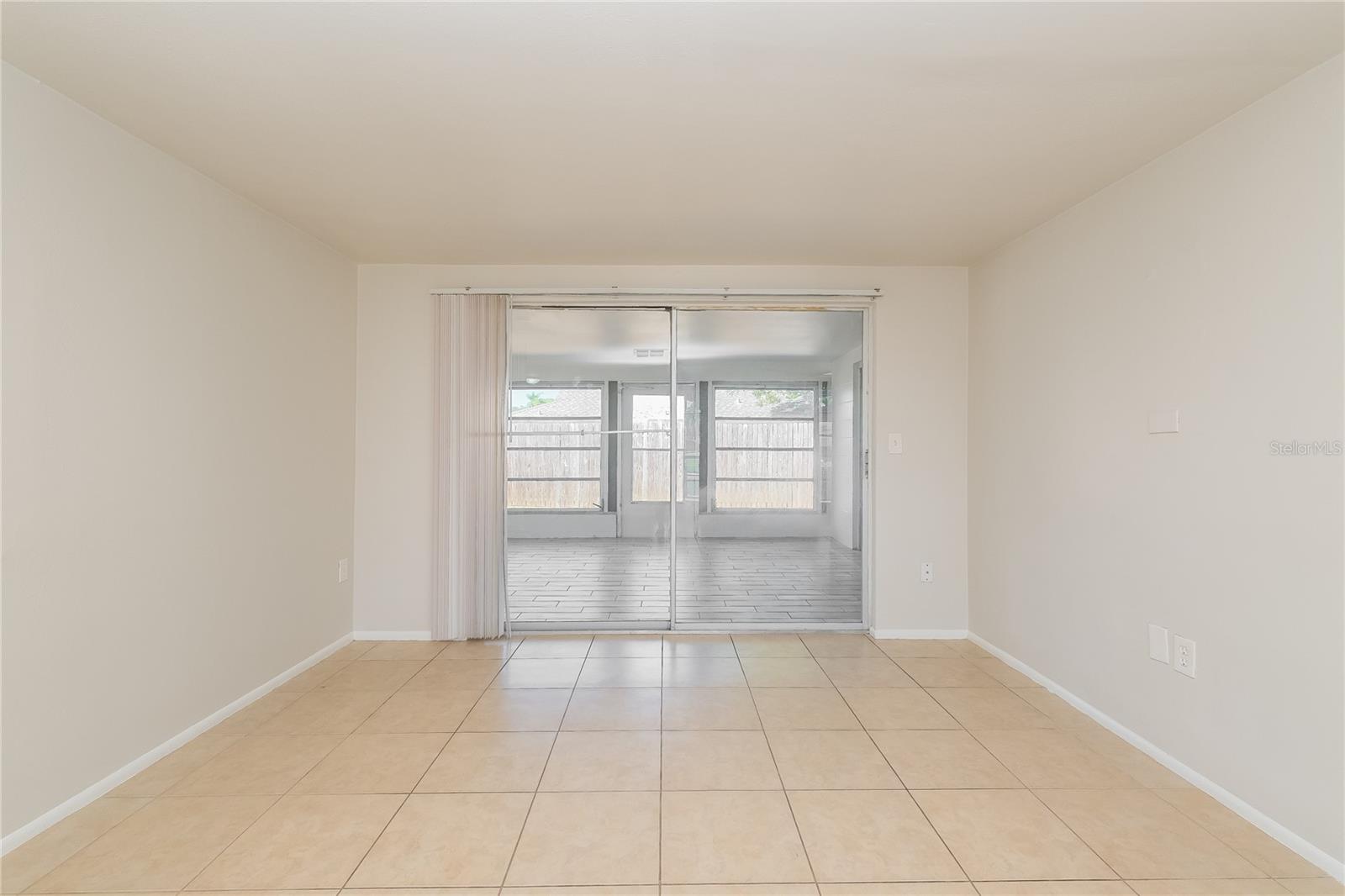 BEACON SQUARE - Residential Lease