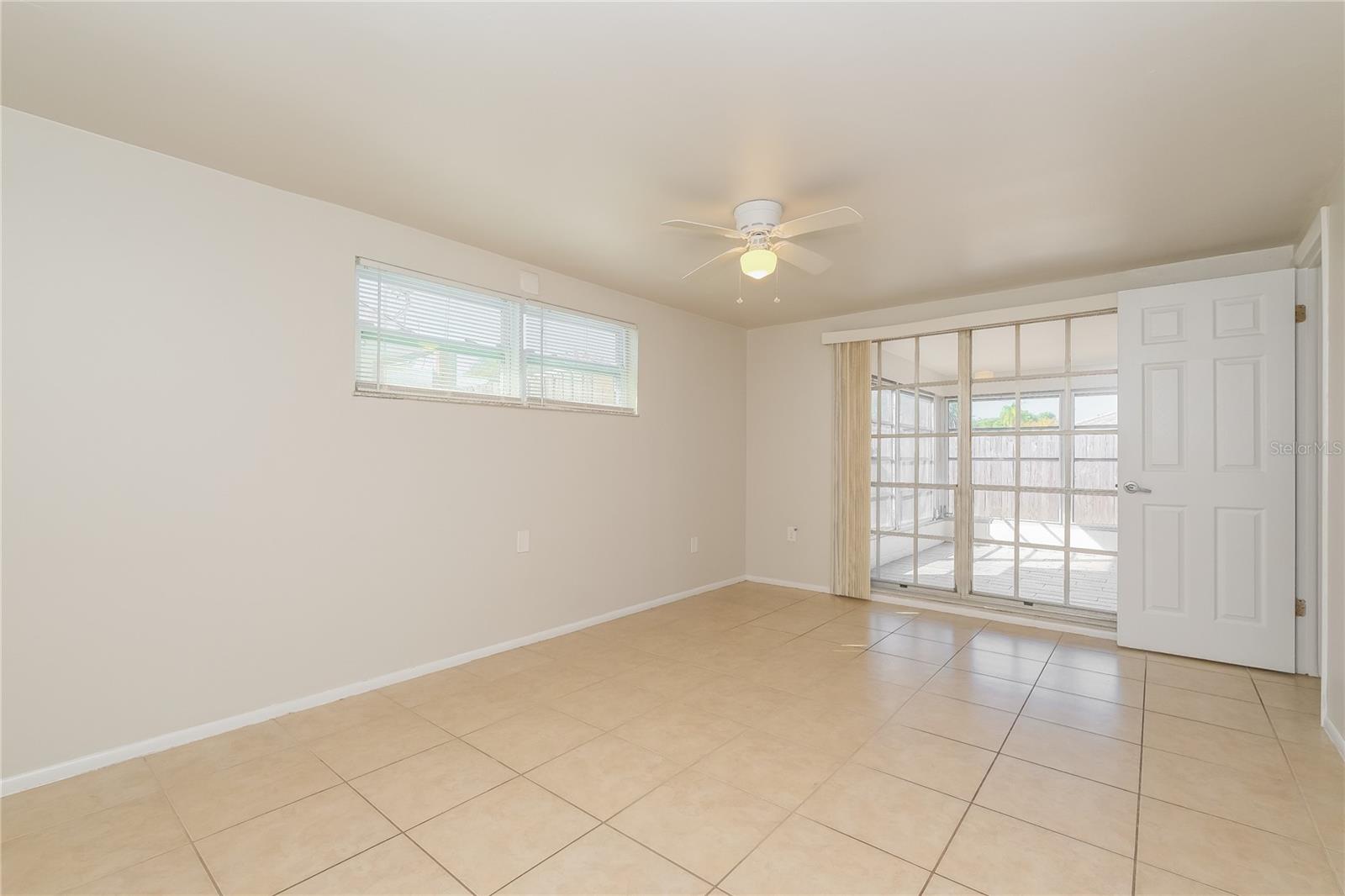 BEACON SQUARE - Residential Lease