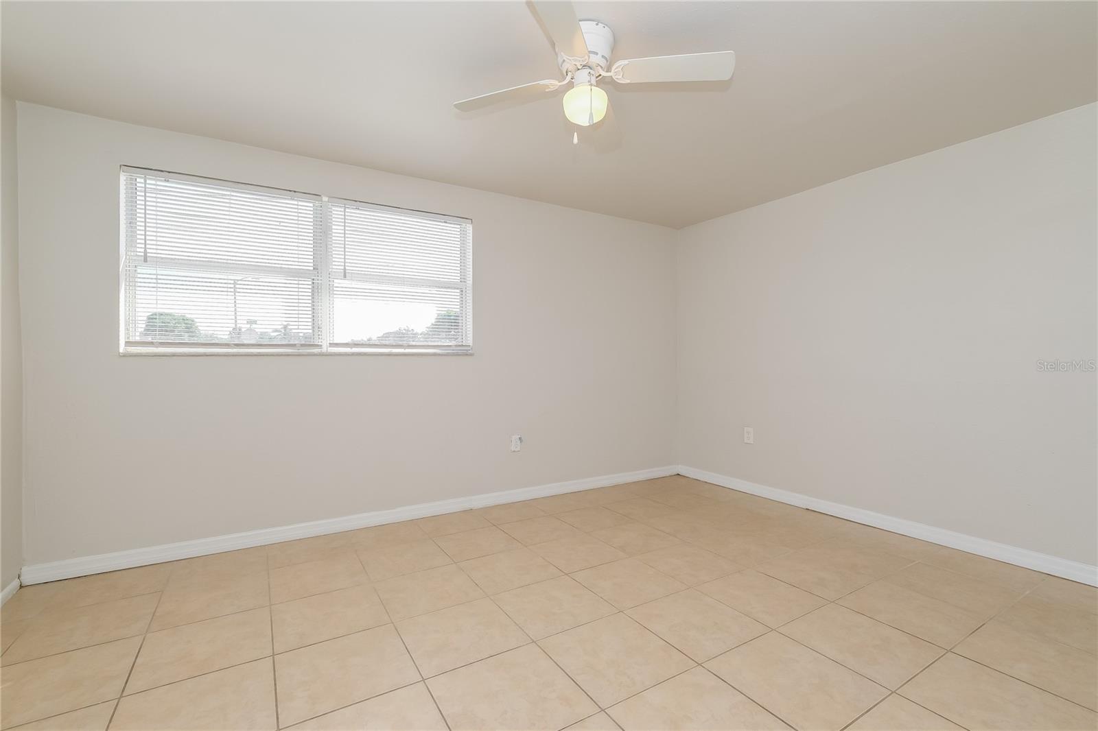 BEACON SQUARE - Residential Lease