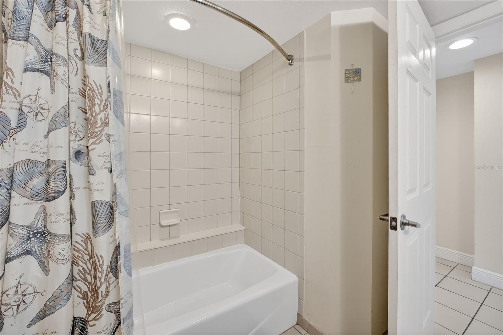 DAYTONA BEACH RESORT & CONF CENTER - Residential