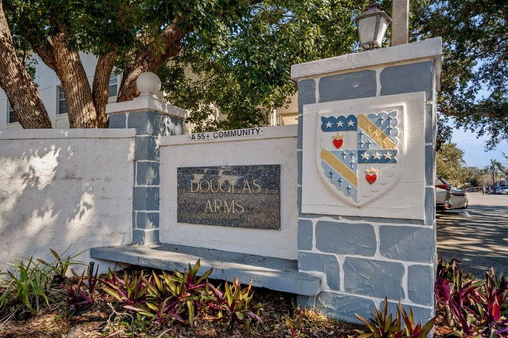 DOUGLAS ARMS - Residential