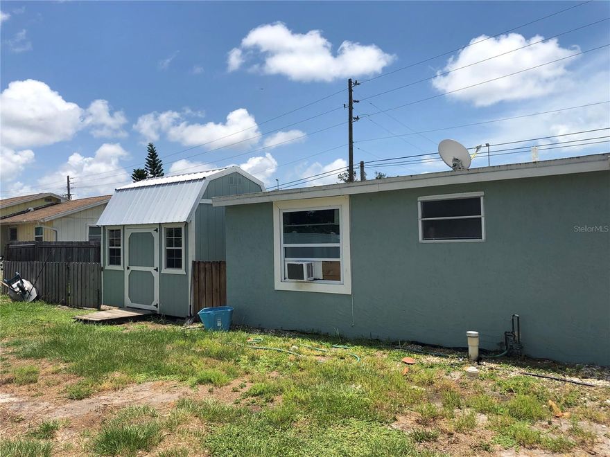 Adorable 2BR/1BA home for rent with a big fenced yard. Pets welcome! room to park a boat or work trailer. Just minutes from Englewood Beach.