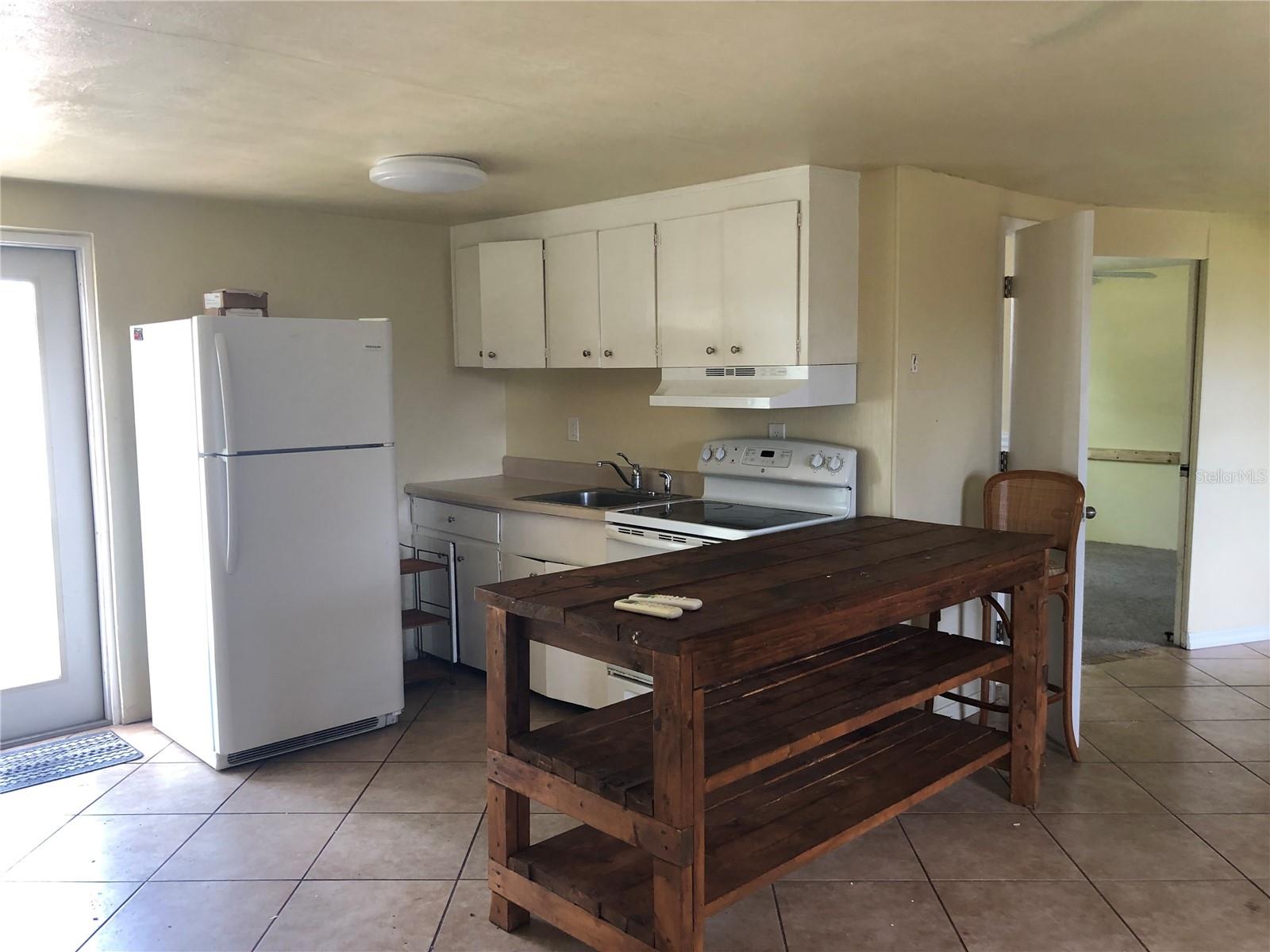 RIVER EDGE 02 - Residential Lease