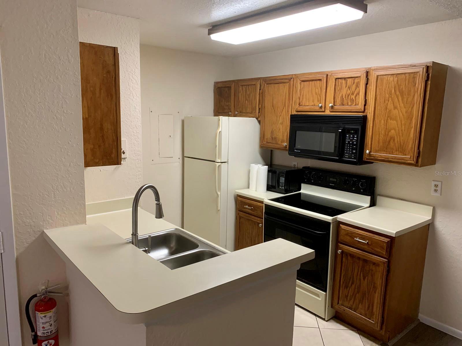 IMAGES A CONDO - Residential Lease