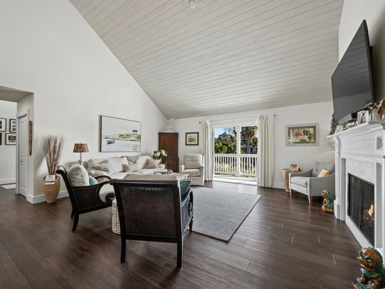 BAY ISLAND PARK - Residential