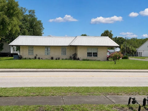 Photo of 399 Avenue K SE, Winter Haven, FL 33880 (MLS # L4963750)