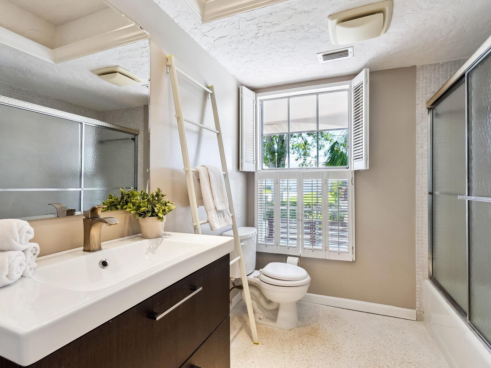 SIESTA ISLES UNIT 2 - Residential