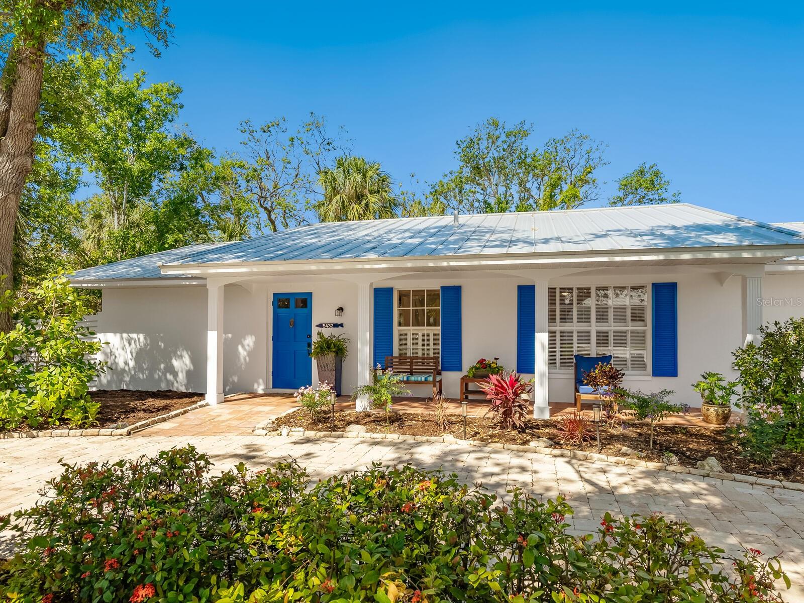 5432 CAPE LEYTE DRIVE