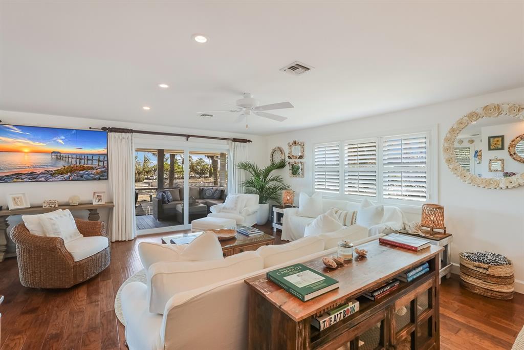 HARBOR DRIVE WATERWAYS - Residential