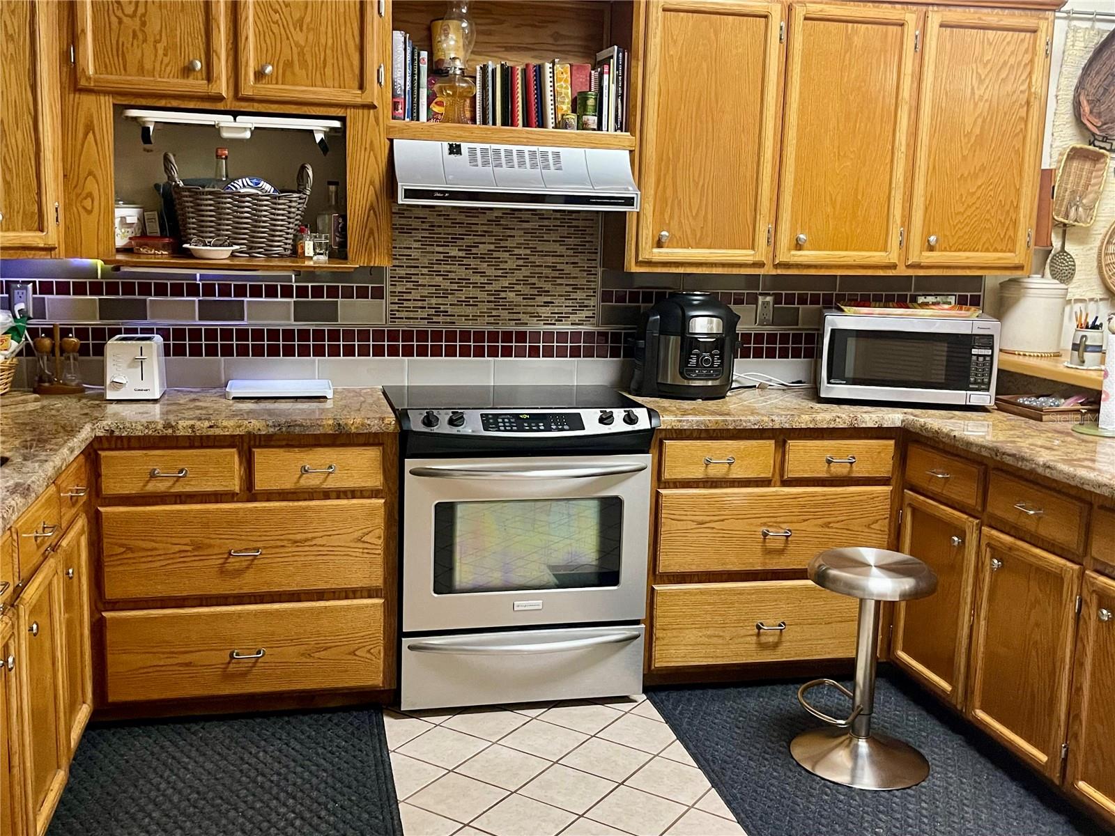 MERI OAKS - Residential