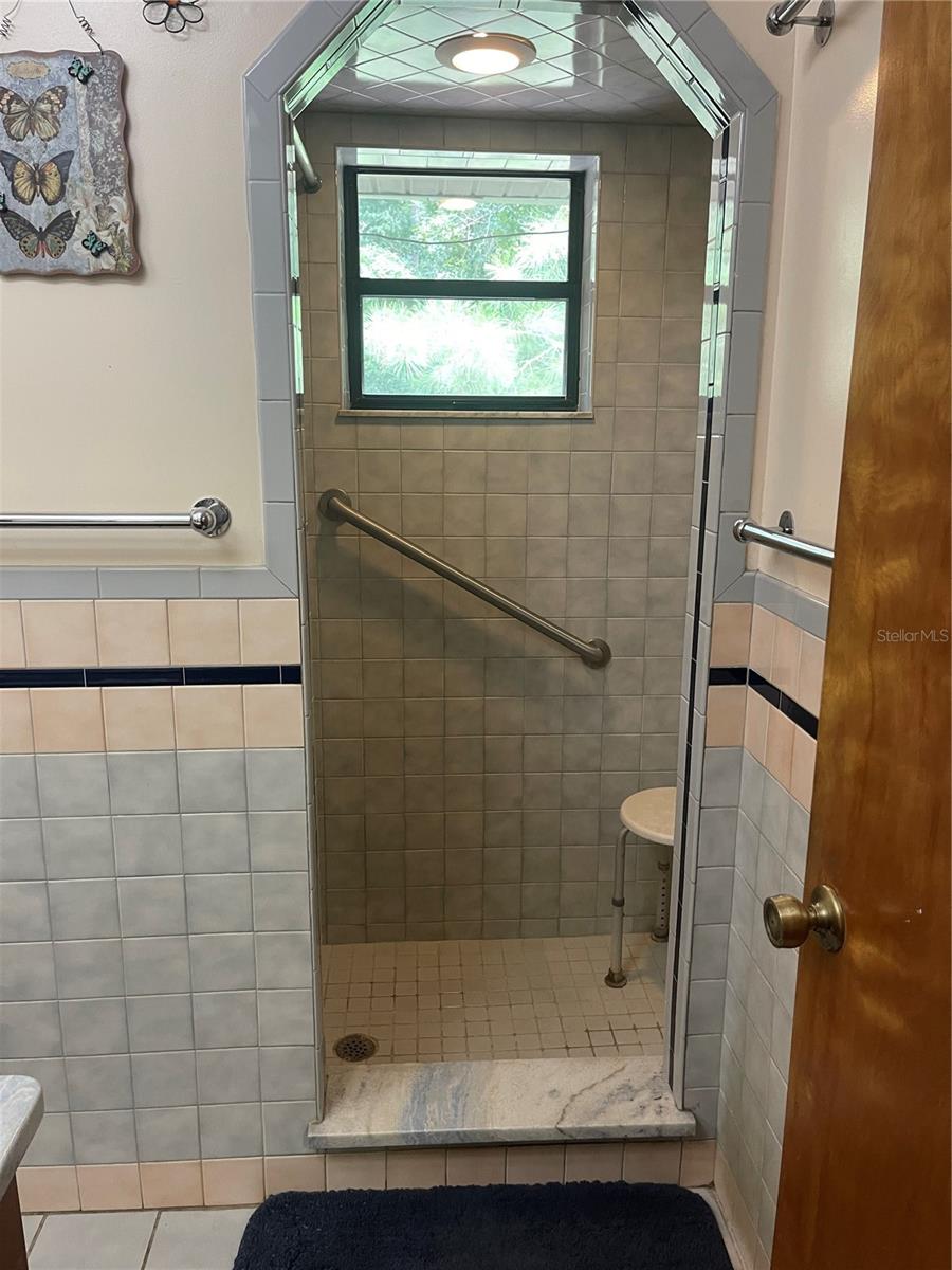 MERI OAKS - Residential