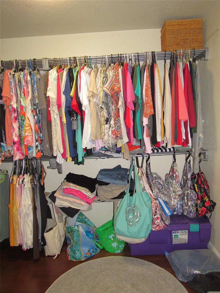 MERI OAKS - Residential