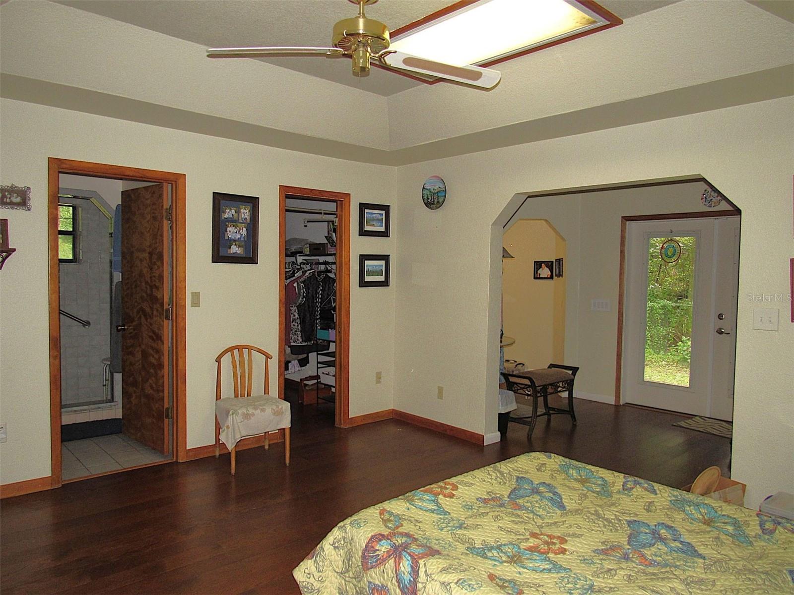 MERI OAKS - Residential