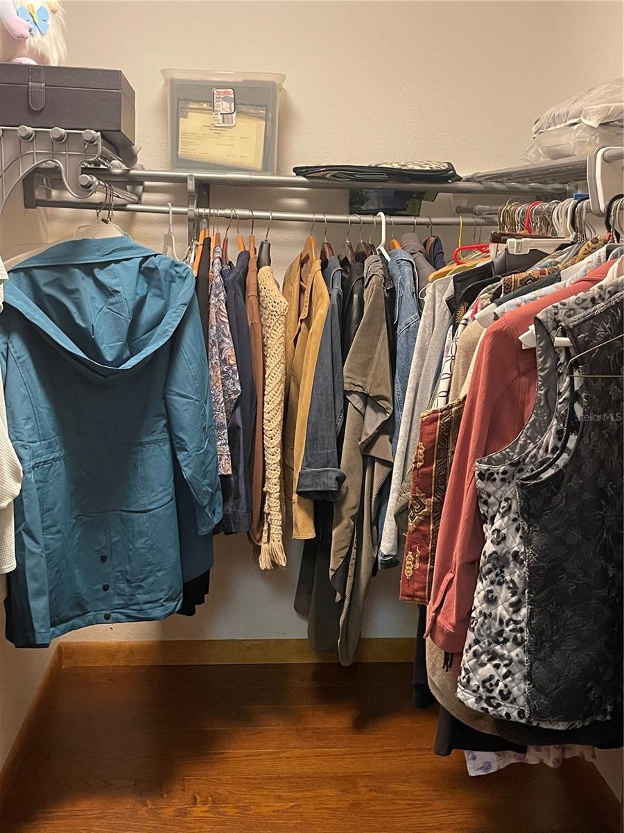 MERI OAKS - Residential