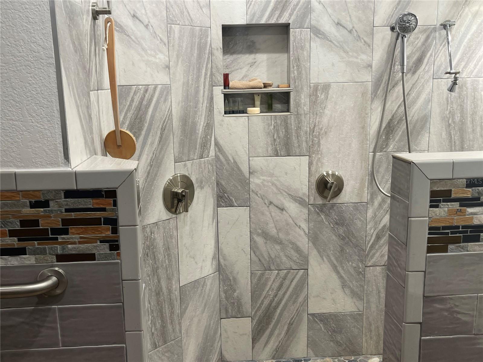 MERI OAKS - Residential