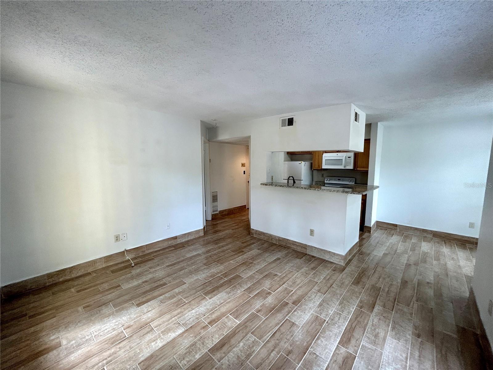 THE GRAND RESERVE CONDO - Residential Lease