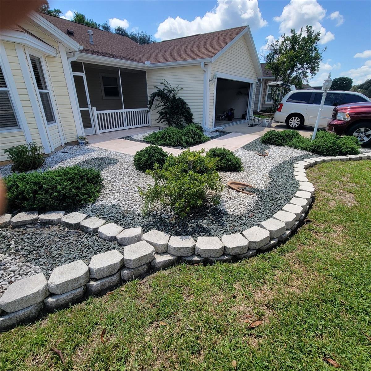 1033 OAK FOREST DRIVE