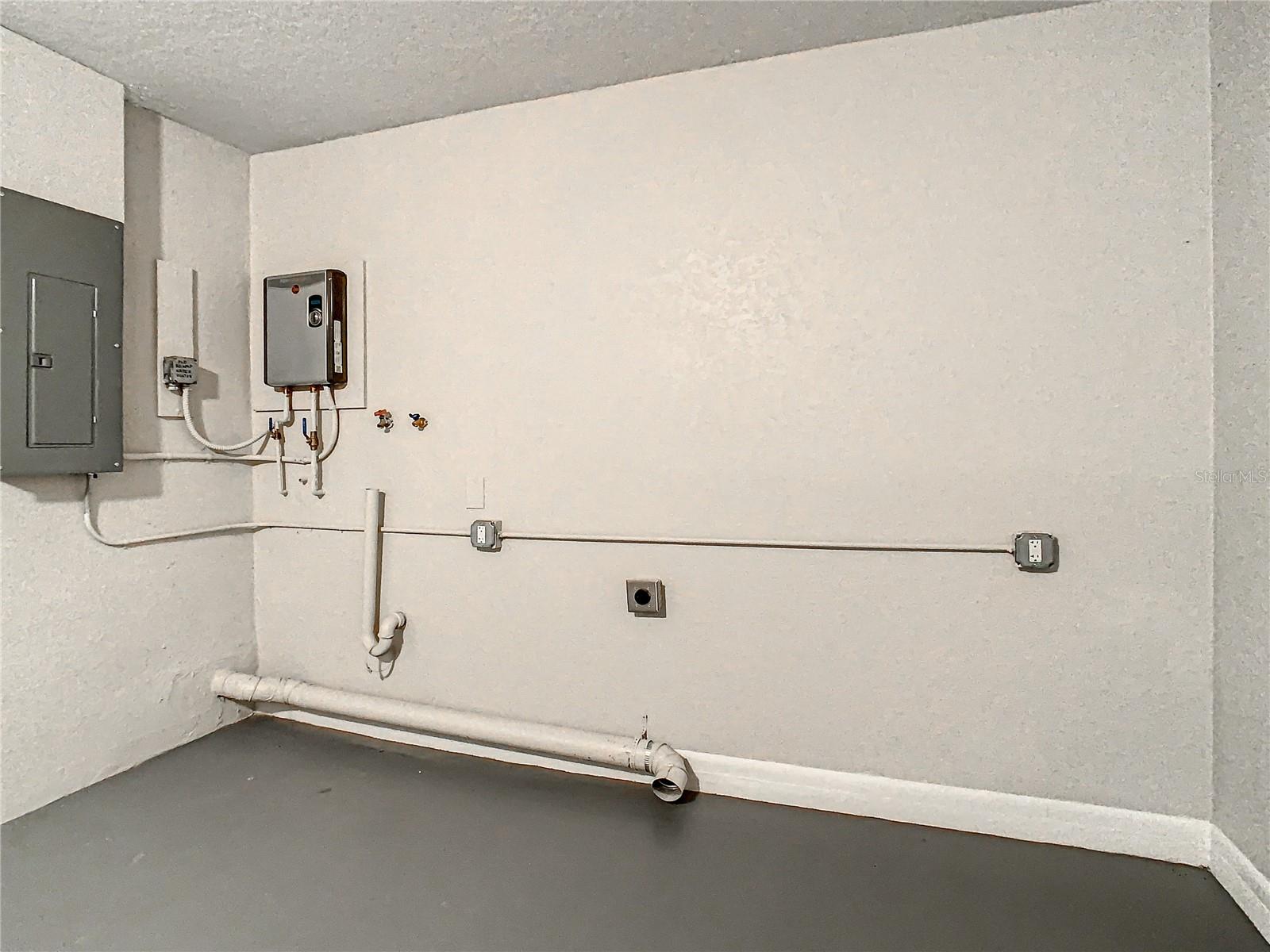 LAKEWOOD ESTATES JEDLOVECS ADD - Residential Lease